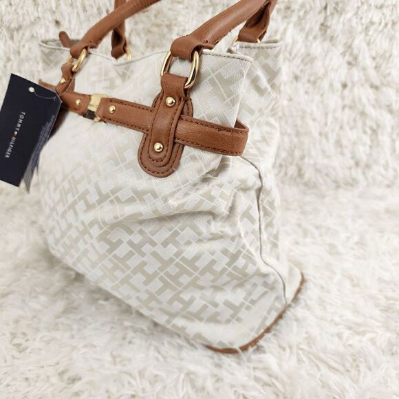 NWT Tommy Hilfigeer Women Handbag Shoulder Logo NWT - Picture 6 of 6